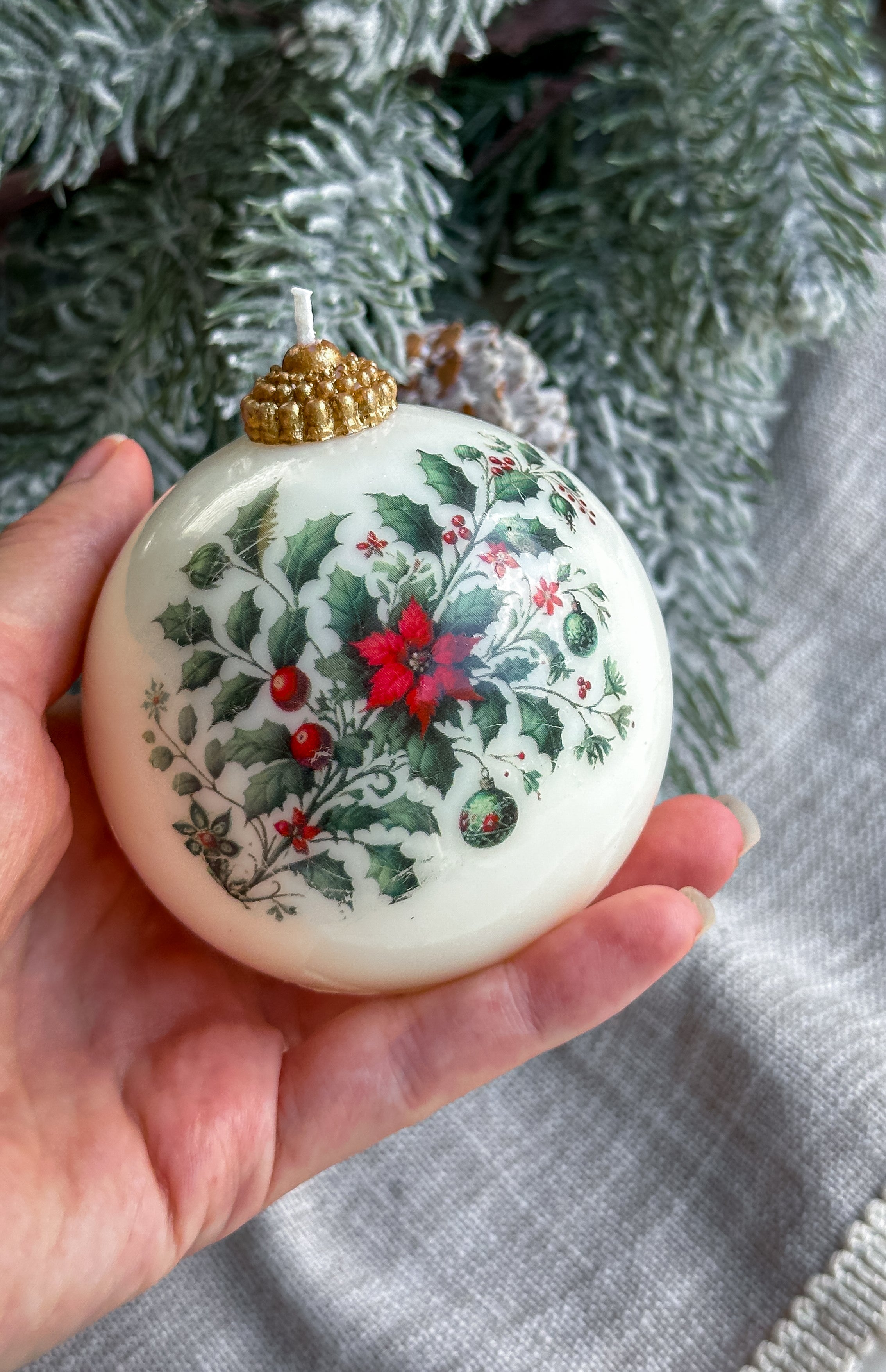 Christmas Candle: Holiday Decor Gift | Unique decor | Handmade Soy & Beeswax - 1 pc