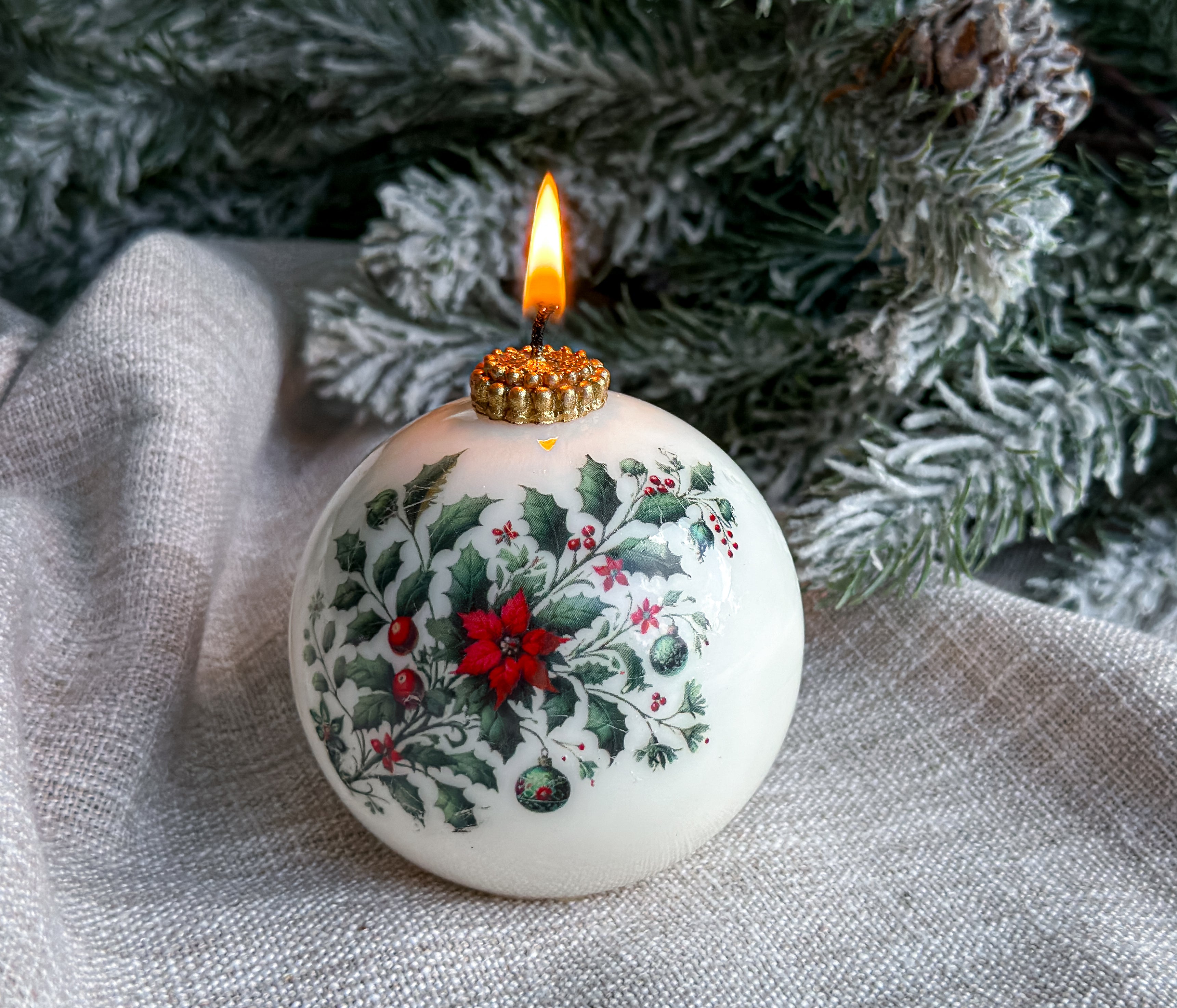 Christmas Candle: Holiday Decor Gift | Unique decor | Handmade Soy & Beeswax - 1 pc
