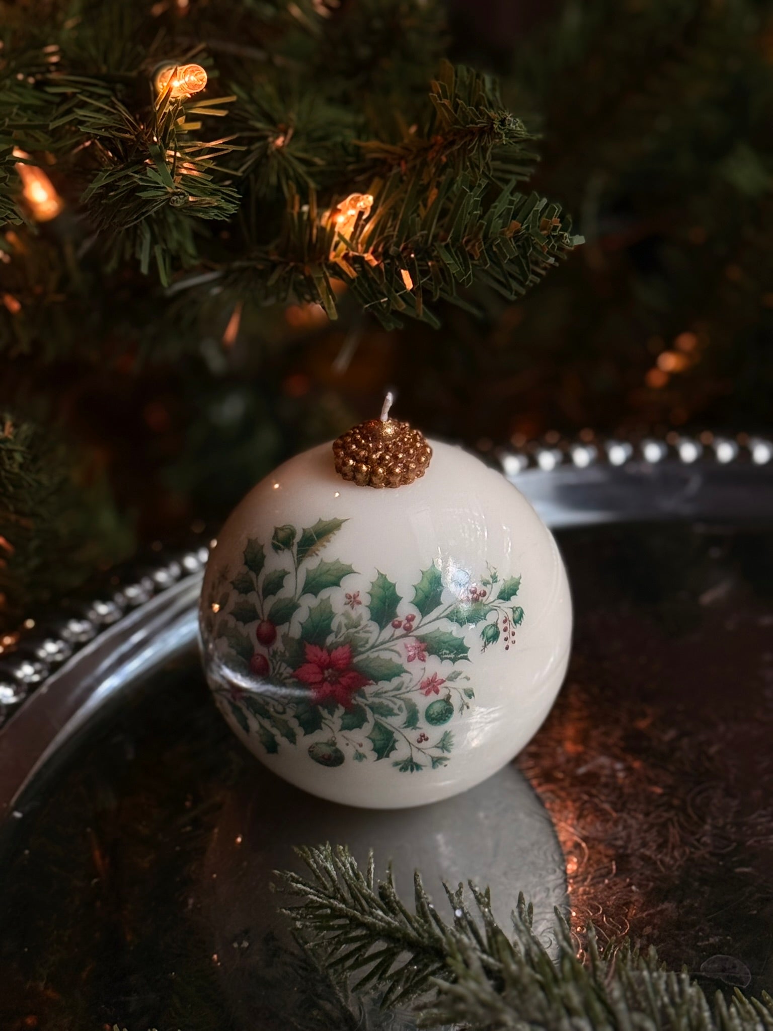 Christmas Candle: Holiday Decor Gift | Unique decor | Handmade Soy & Beeswax - 1 pc