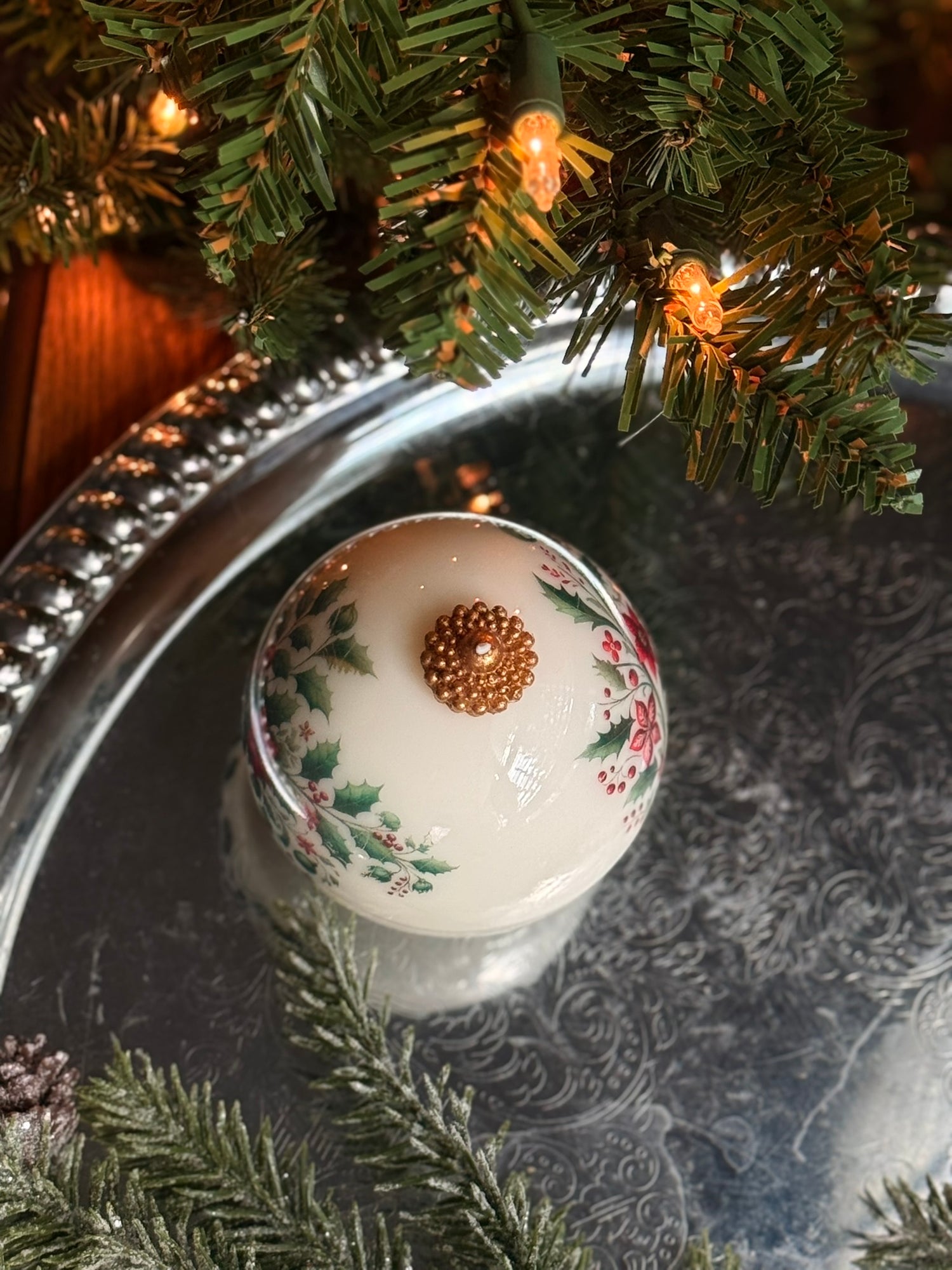 Christmas Candle: Holiday Decor Gift | Unique decor | Handmade Soy &amp; Beeswax - 1 pc